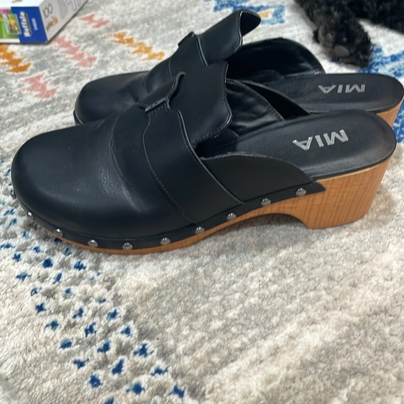 MIA Black Leather Clogs with Wooden Heels - Picture 3 of 5